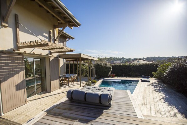 Lämmitetty uima-allas