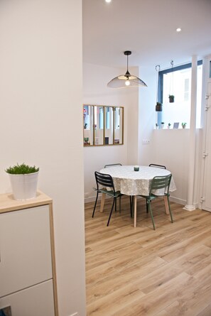 Dining - NEWLY RENOVATED flat - Batignolles Paris 17 (Paris)