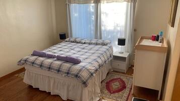 4 bedrooms, desk, iron/ironing board, travel cot