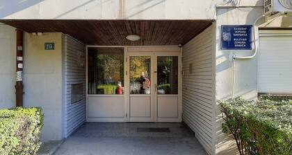 Center of New Belgrade. Free parking. Super-fast Wi-Fi 100 MB/s.