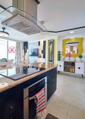Fridge, microwave, oven, stovetop - Beachfront  w/ View •Luxury •Smart TV • Gym (Juan Dolio)