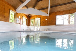 Indoor pool, seasonal outdoor pool, pool loungers