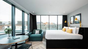 Apartamento clásico | 1 dormitorio, escritorio, tabla de planchar con plancha