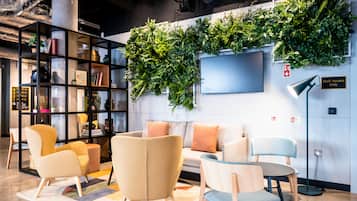 Coin salon dans le hall