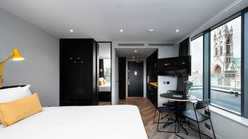 Apartamento clásico | Escritorio, tabla de planchar con plancha, cunas gratuitas y wifi gratis