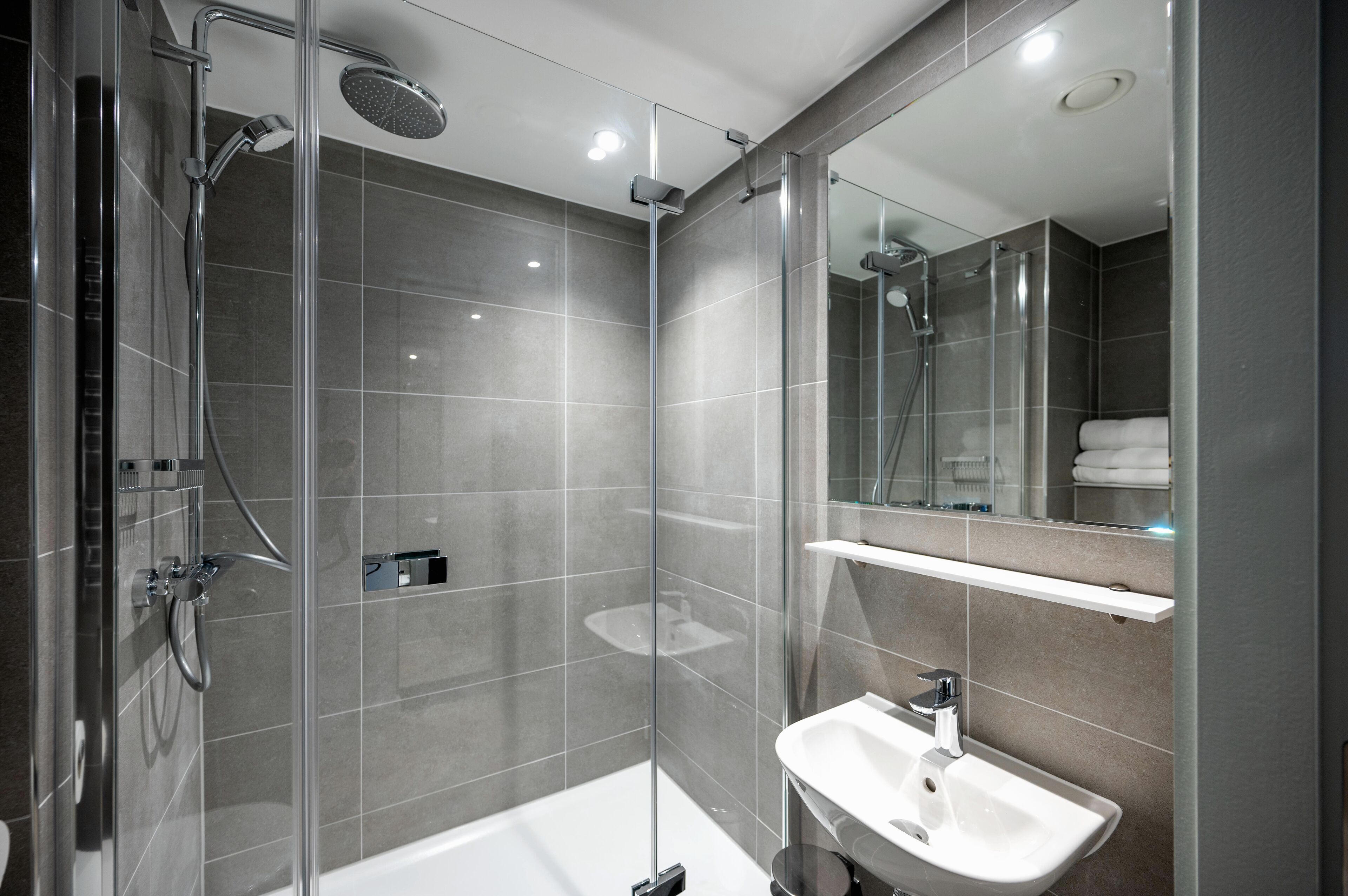 shower, rainfall showerhead, free toiletries, hair dryer