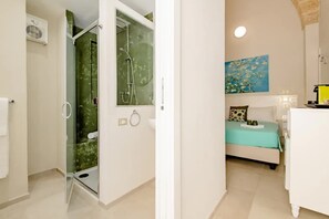 Shower, hair dryer, bidet, soap - Camera Matrimoniale in Dimora Storica (Tuglie)