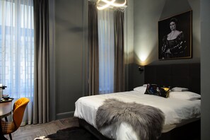 Economy Room | Minibar, in-room safe, individually decorated, desk - Leo Boutique Rooms - Adults Only (Budapest)