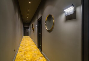 Deluxe Single Room | Minibar, in-room safe, individually decorated, desk - Leo Boutique Rooms - Adults Only (Budapest)