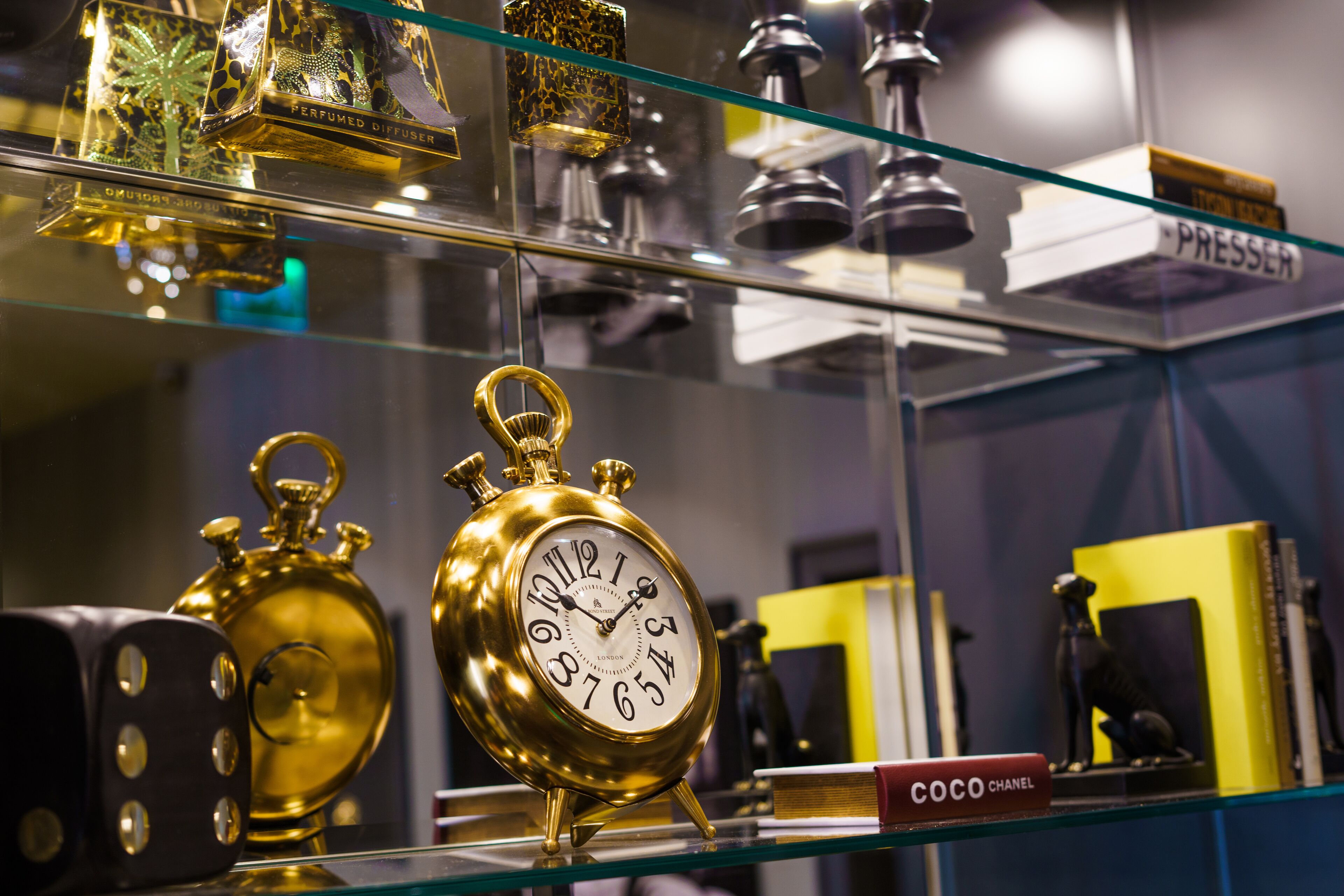 minibar, in-room safe, individually decorated, desk