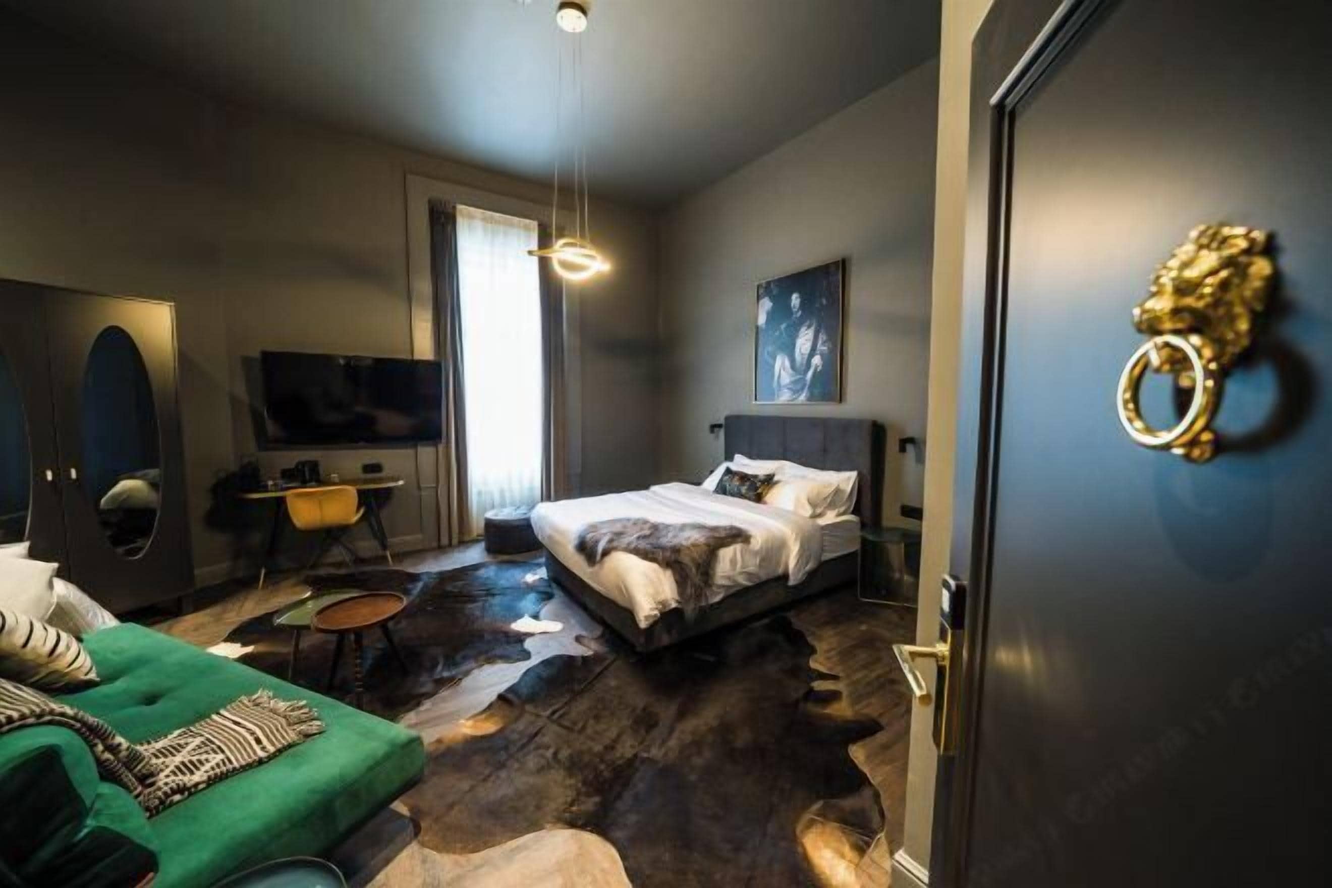 Minibar, coffres-forts dans les chambres, décoration personnalisée