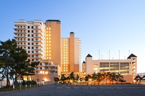 Exterior - Stunning views and luxury with this 3 bedroom oceanfront condo (Ocean City)