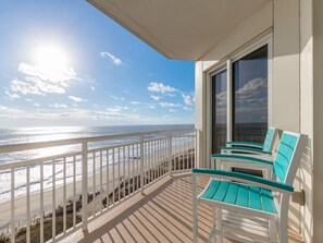 Property grounds - Stunning views and luxury with this 3 bedroom oceanfront condo (Ocean City)