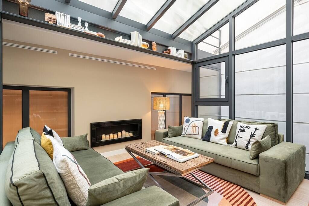 Televisie, videospelletjes en een kantoor