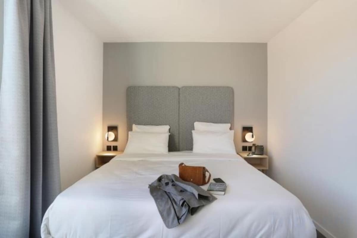 Soundproofing, WiFi (free), bed sheets