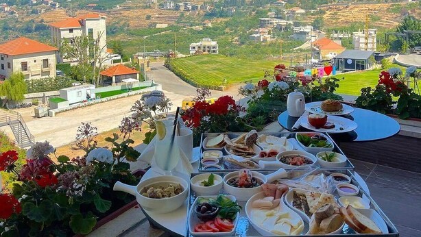 الإطلالة من المنشأة