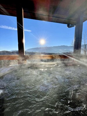Outdoor spa tub - This cabin is a 3 bedroom(s), 3 bathrooms, located in Gatlinburg, TN. (Gatlinburg)