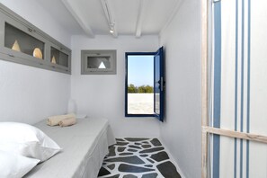 3 bedrooms, iron/ironing board, travel cot, free WiFi - Santa Flora 3 bedroom House (Paros)