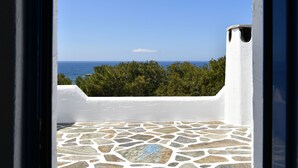 A stone-tiled balcony with a view of the sea and greenery. - Santa Flora 3 bedroom House (Paros)