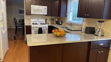 House, Multiple Beds | Private kitchen | Fridge, microwave, oven, stovetop