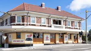 Unclassified image, 5 of 17, button - The General Gordon (Sydenham)