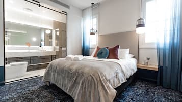 Escritorio y espacio para trabajar con laptop