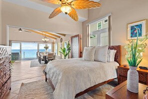 4 bedrooms, desk, iron/ironing board, free WiFi - Incredible Oceanfront Oasis on Alii Drive! (Kailua Kona)
