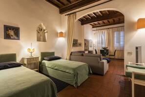 Ropa de cama de alta calidad, cubrecamas y muebles diferentes 