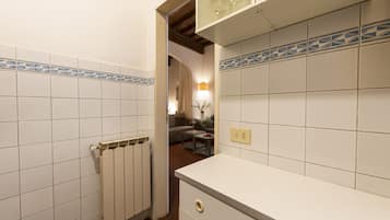 Comfort Studio | Private kitchen | Fridge, oven, stovetop, coffee grinder
