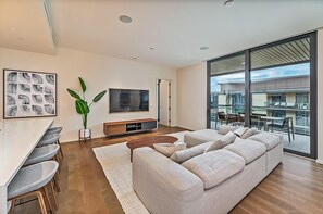 Smart TV - Park Lane Ala Moana 8803 (Honolulu)