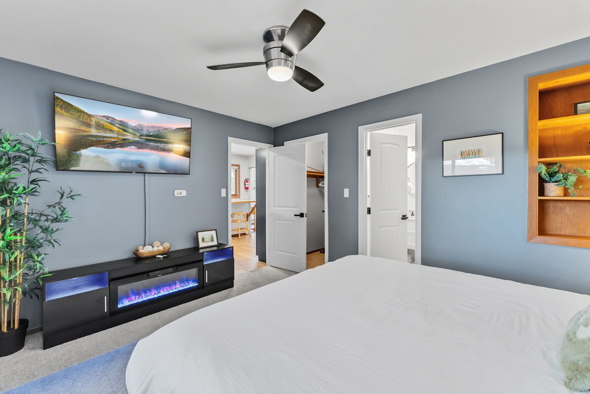 4 bedrooms, iron/ironing board, travel crib, free WiFi