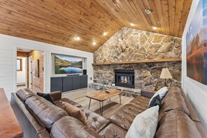 Smart-TV, peis, videospill og fotballspill