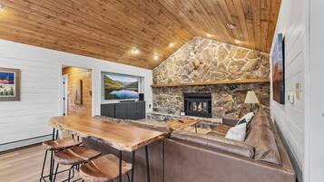 Smart-tv, pejs, videospil, bordfodbold