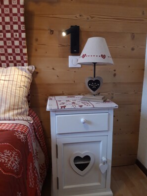 2 chambres, chambres insonorisées, fer et planche à repasser