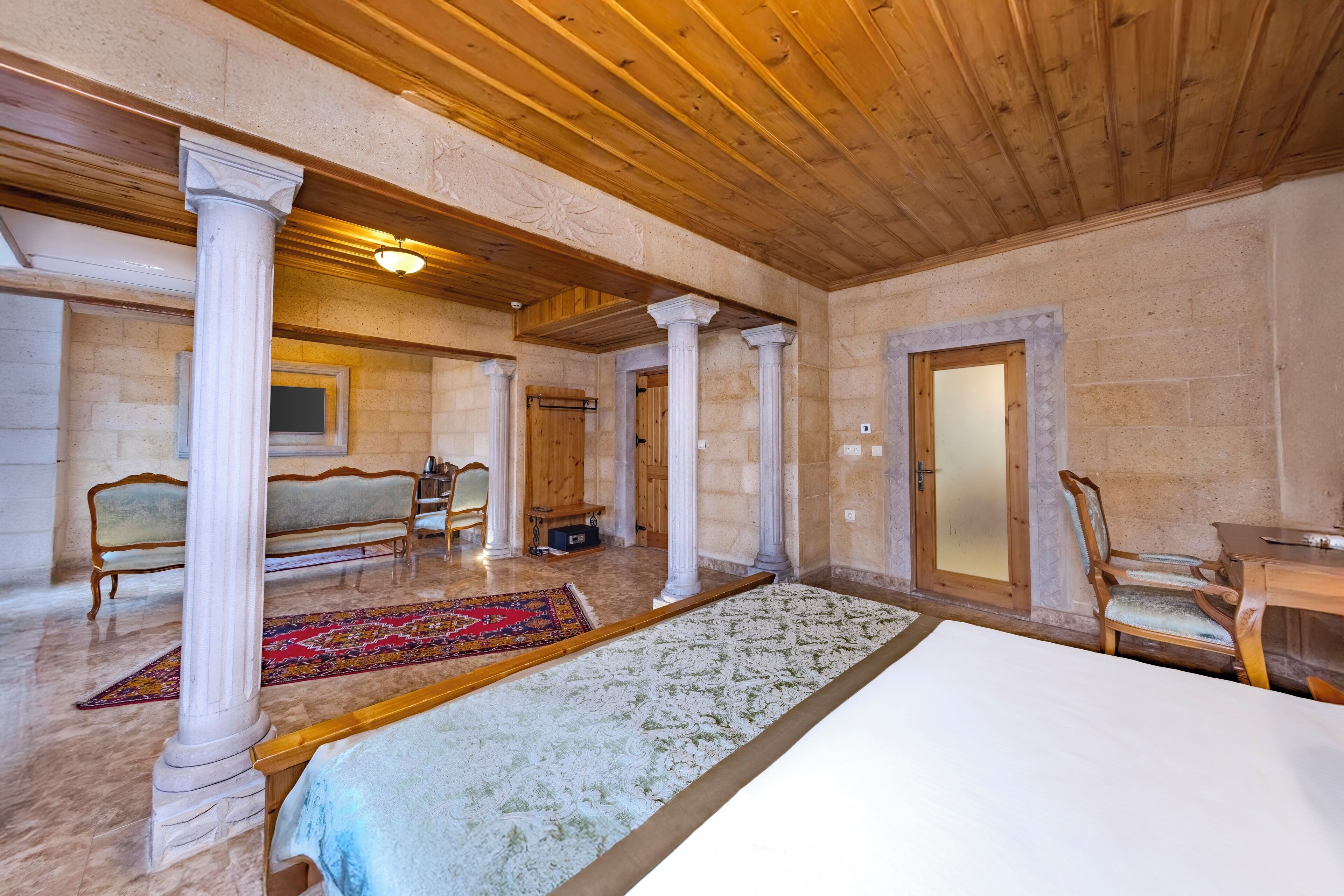 Foto - Cratus Stone Palace