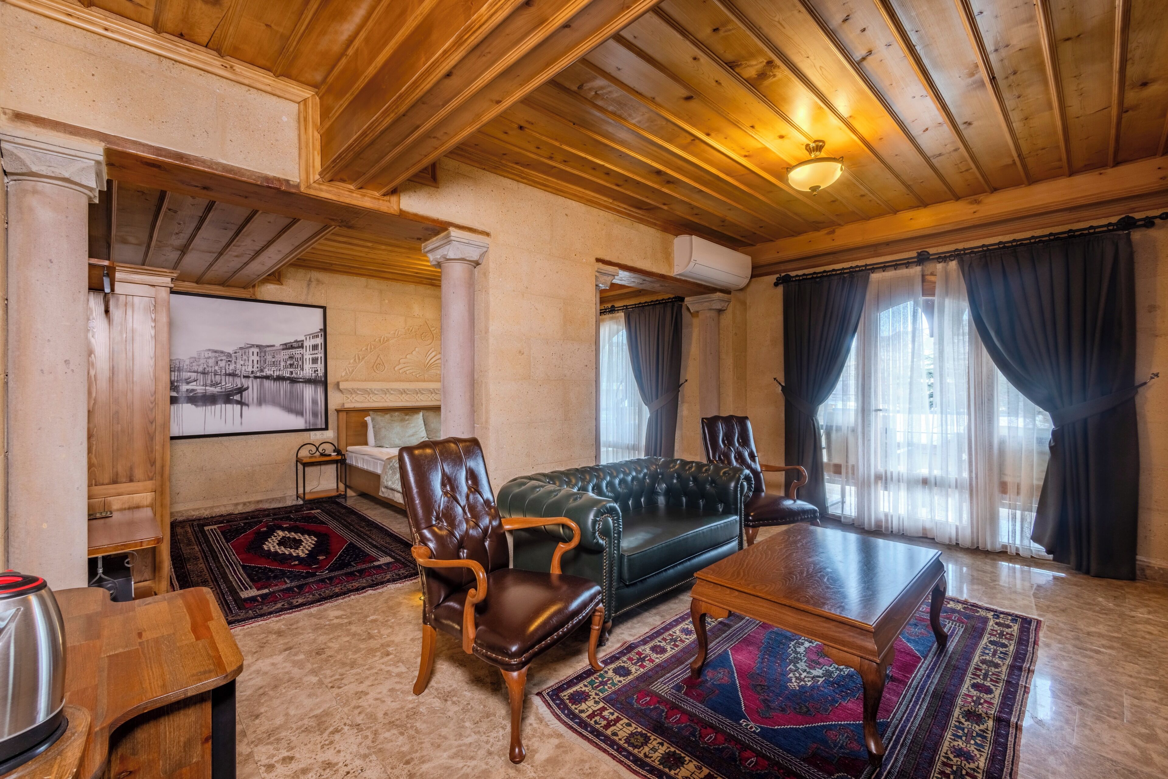 Stone Cratus Premium Suite | Ropa de cama de alta calidad, minibar, caja fuerte