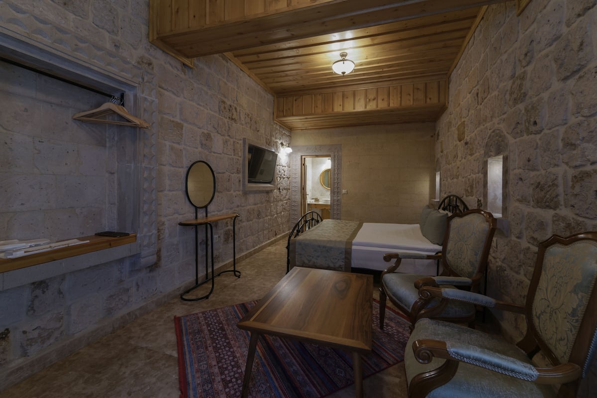 Stone Standard Double Room | Biancheria da letto di alta qualità, minibar, una cassaforte in camera