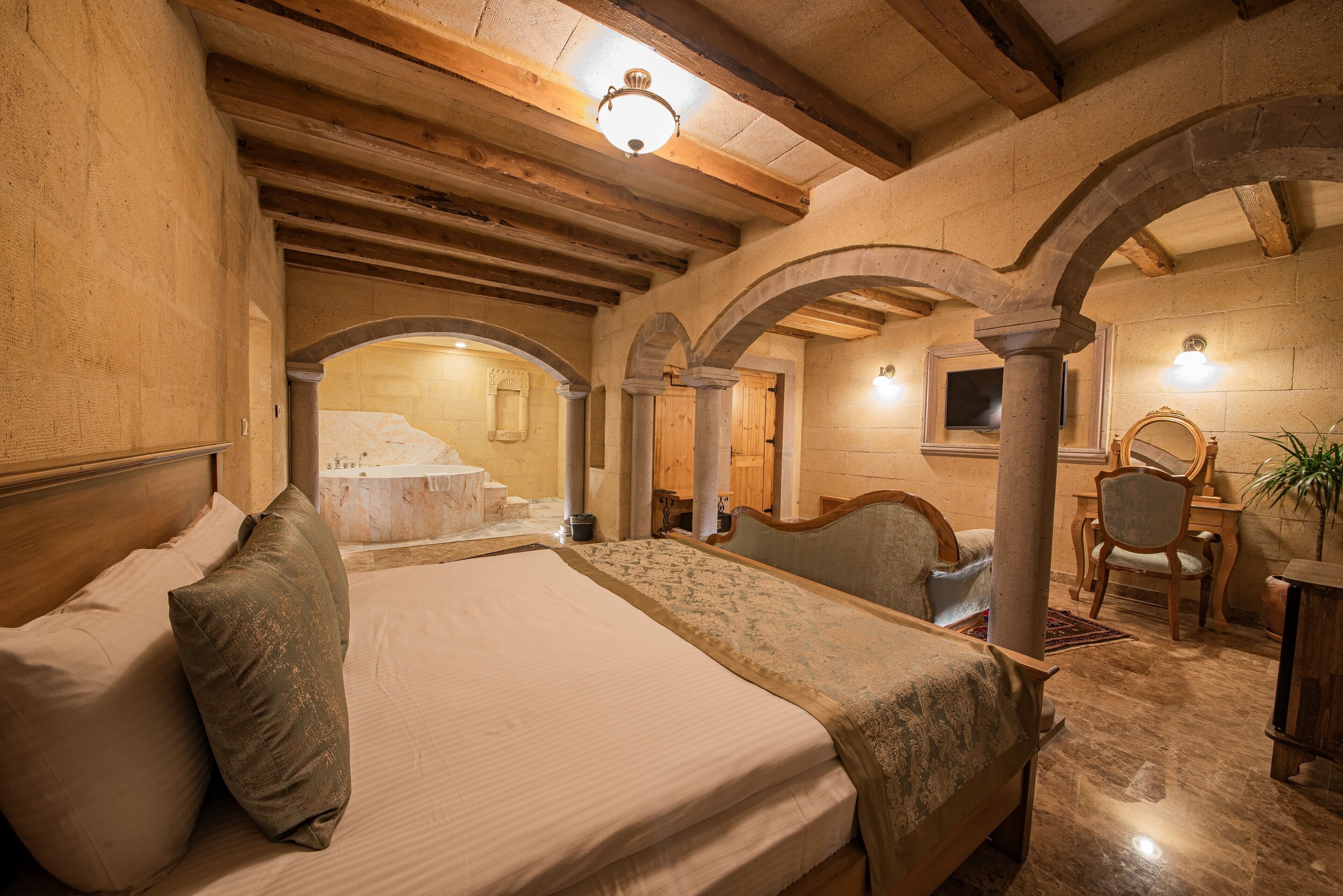 Stone King Suite with Jakuzi | Premium bedding, minibar, in-room safe, individually decorated