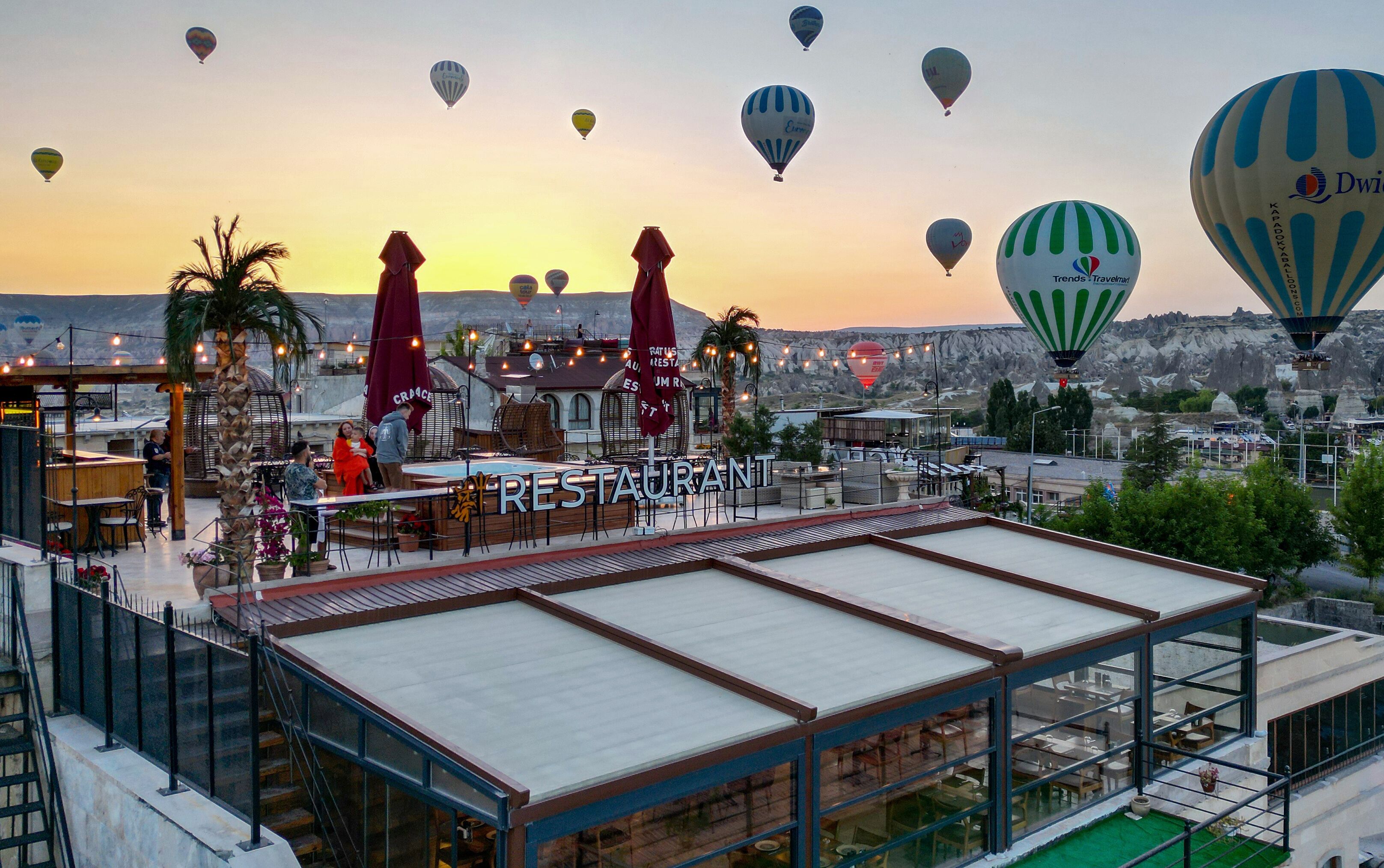 Foto - Cratus Stone Palace