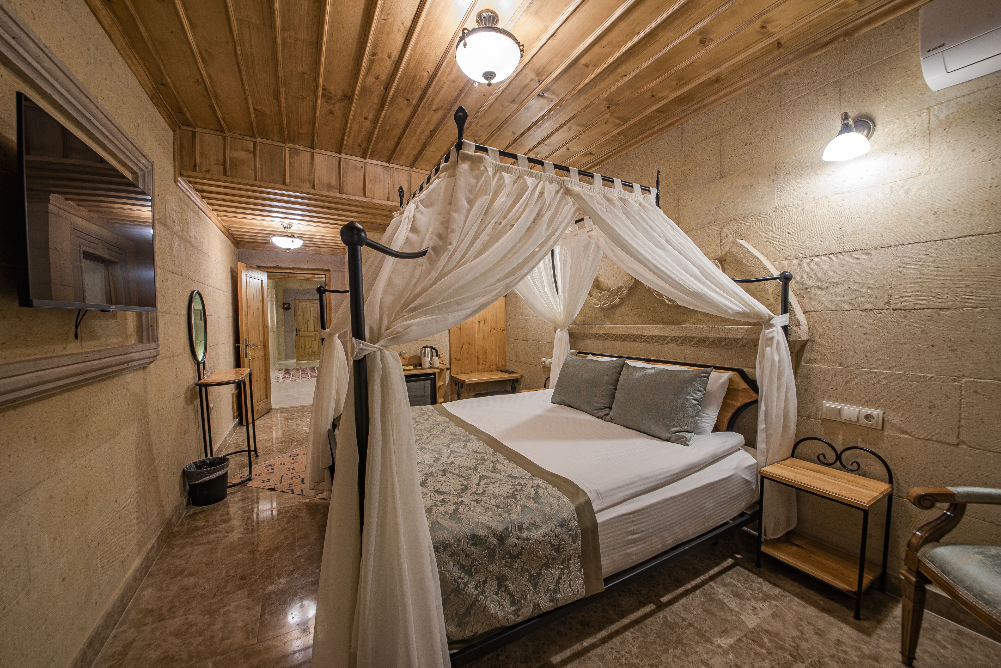 Stone Deluxe Room with Balcony | Premium bedding, minibar, in-room safe, individually decorated