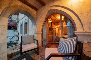Stone Deluxe Room with Balcony | Balcony
