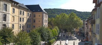Studio avec balcon -vue sur esplanade-centre ville