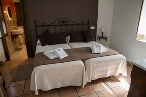 6 bedrooms, free WiFi, bed sheets