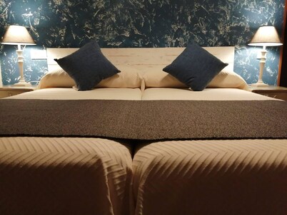 Rural house with swimming pool-jacuzzi "La Encomienda de Oreja".