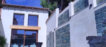 Rural house with swimming pool-jacuzzi "La Encomienda de Oreja".