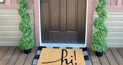 The Cozy Pinetop Cottage with hot tub
