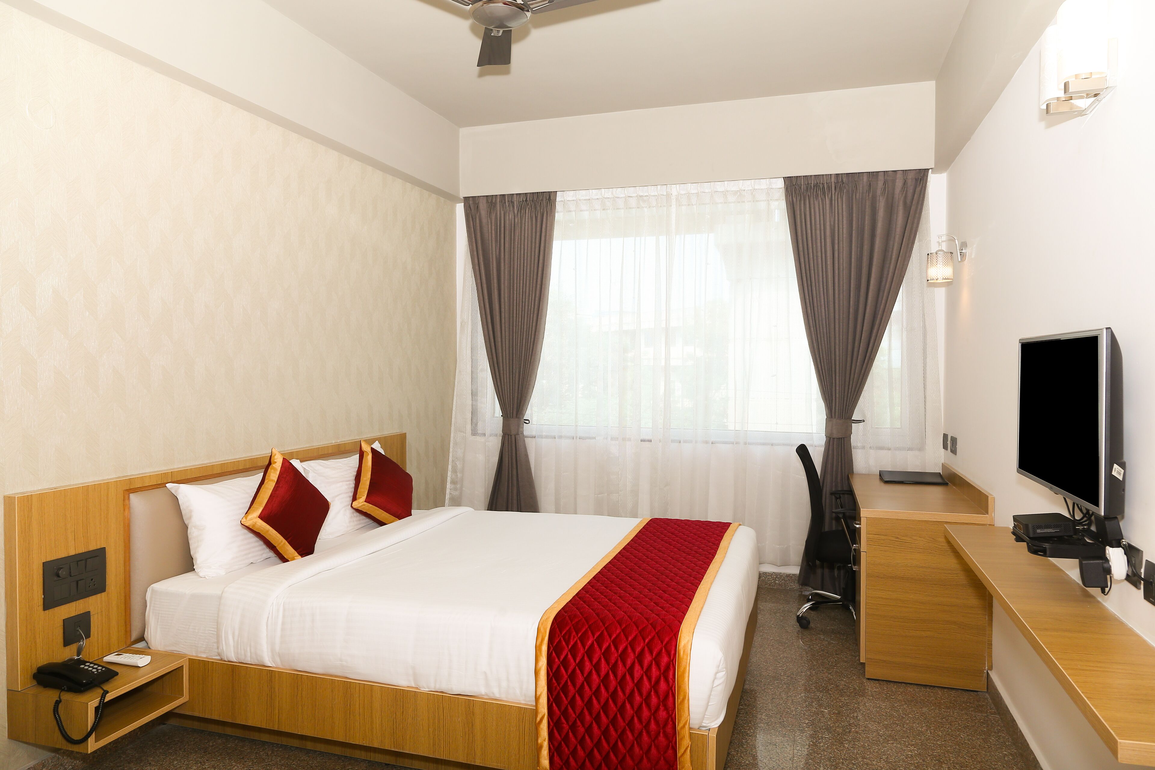 In-room safe, iron/ironing board, WiFi (free), bed sheets