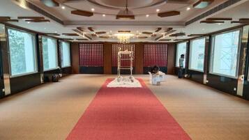 Meeting facility