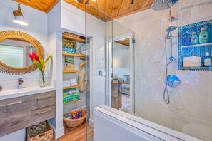 Shower, hair dryer, towels - Chic Island Living overlooking ocean-Pohailani 210-Comfy Lanai daybed-Cold AC (Lahaina)