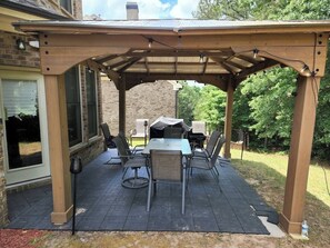 Outdoor dining - A Business or Vacation Castle ........ (Fairburn)